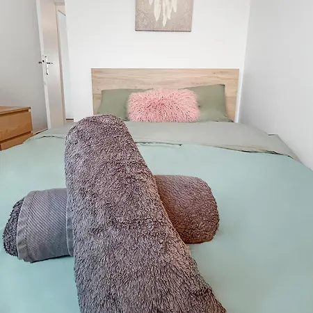 Spacieux, Wi-fi, A 2 Min A Pied Du De Apartment *