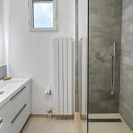 Apartment Spacieux, Wi-fi, A 2 Min A Pied Du De Creteil