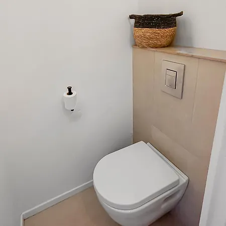 Spacieux, Wi-fi, A 2 Min A Pied Du De Apartment